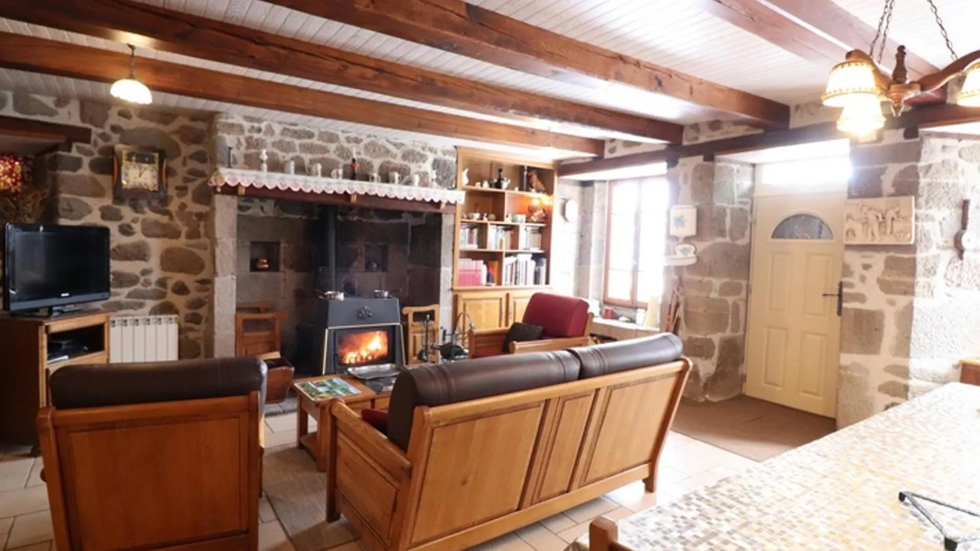 Holiday home Maison De Caractere Au Coeur Des Volcans D'Auvergne Avec Jardin, Cheminee Et Proche Des Activites Outdoor - Fr-1-742-464 Dienne